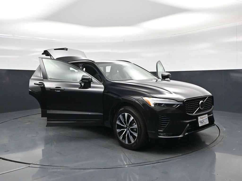 Used 2025 Volvo XC60 B5 Plus AWD/4WD image 32