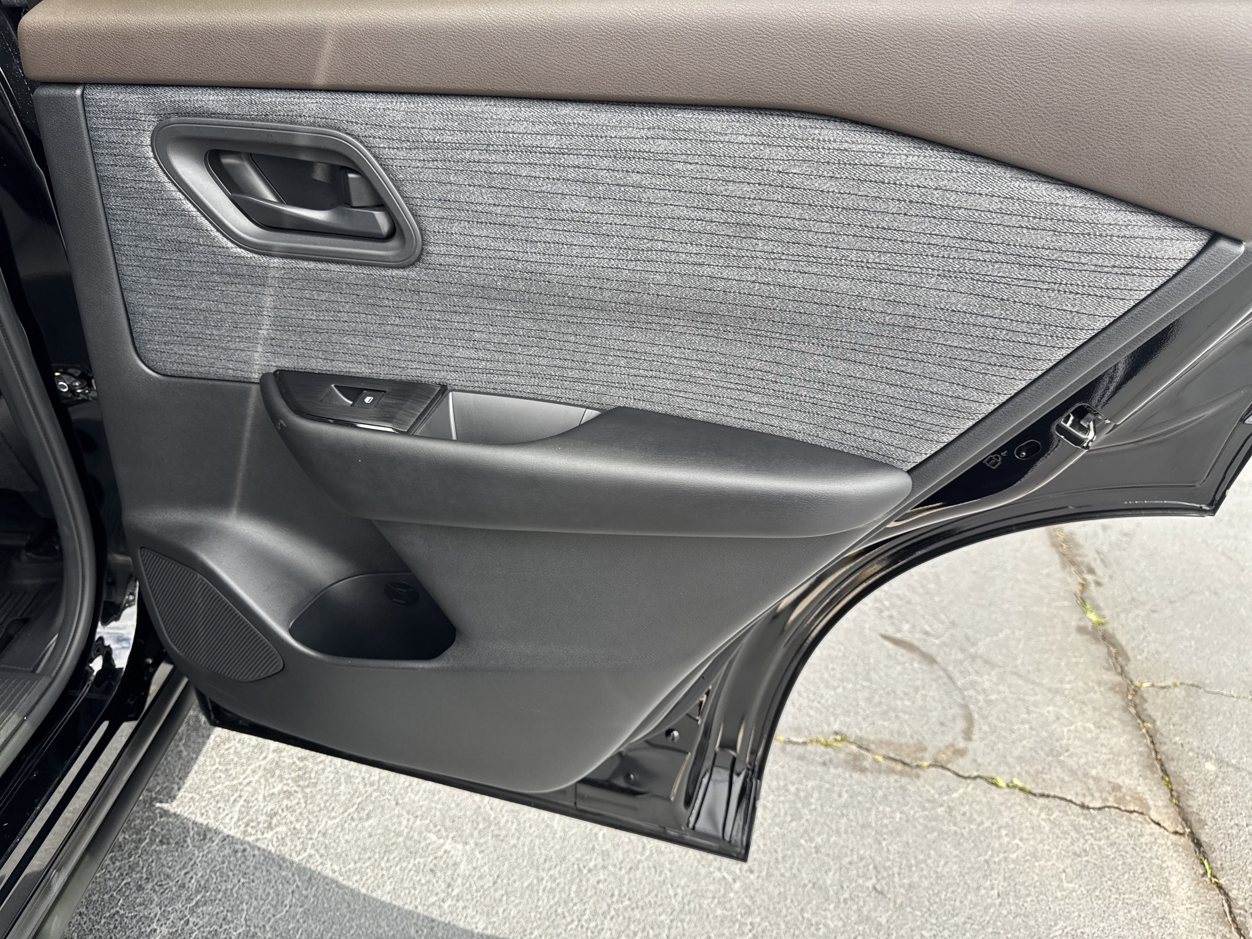 Used 2023 Nissan Rogue S FWD image 17