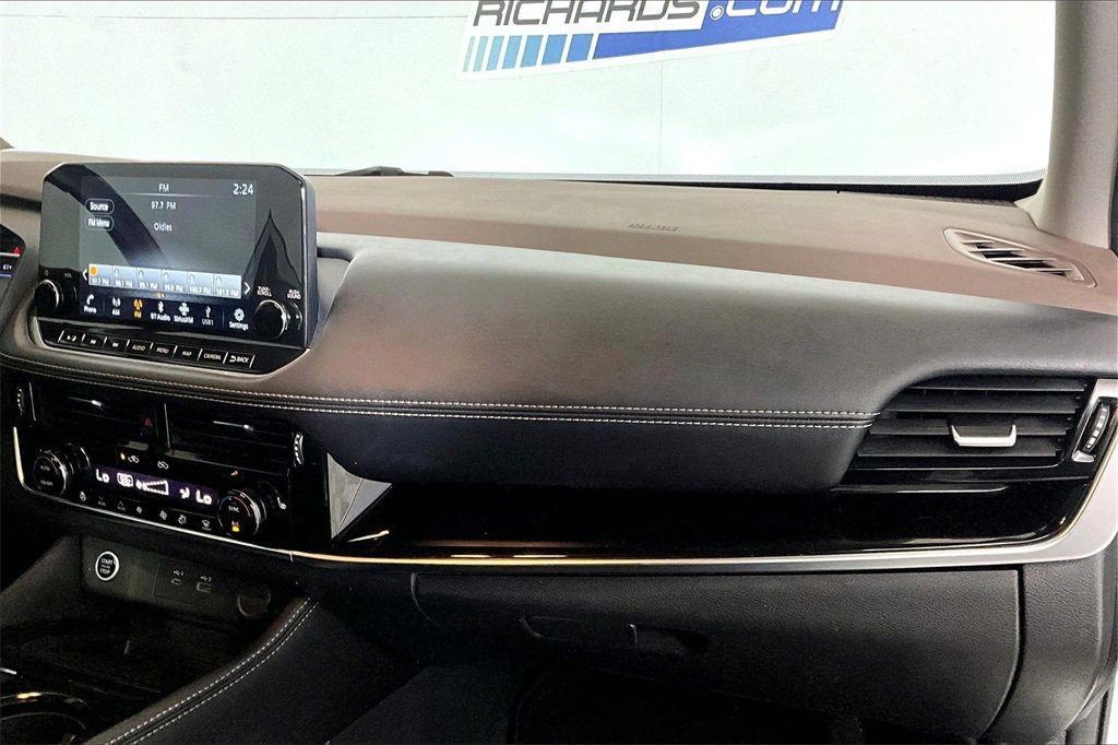 Used 2023 Nissan Rogue SL w/ SL Premium Package image 12