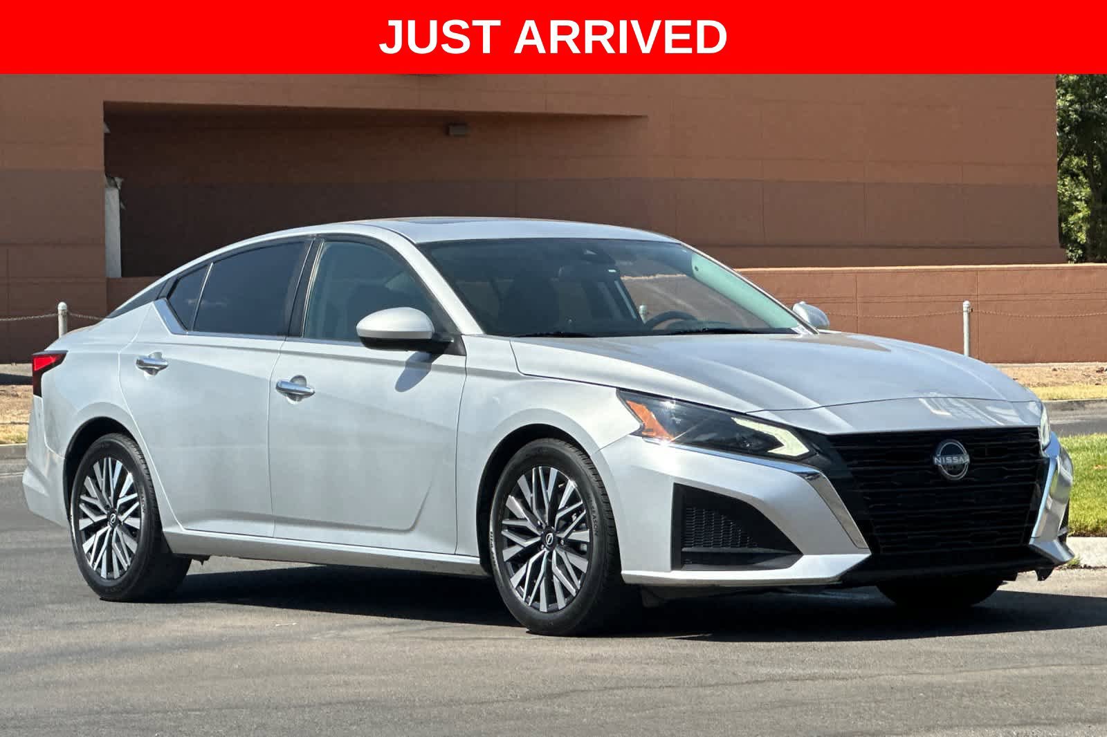 Used 2023 Nissan Altima 2.5 SV w/ SV Premium Package FWD image 10