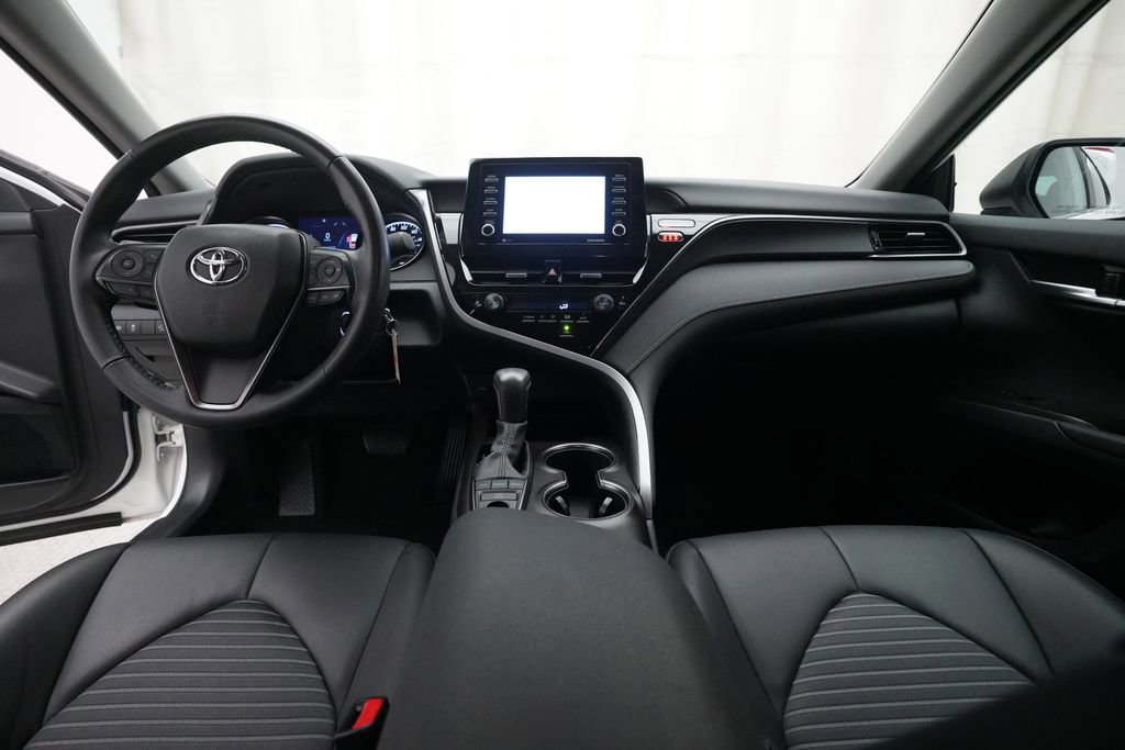Used 2024 Toyota Camry SE AWD/4WD image 5