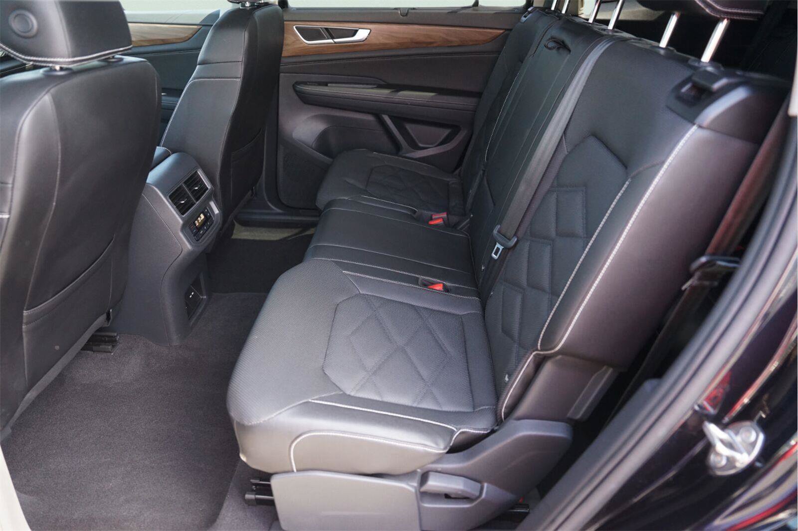 Used 2024 Volkswagen Atlas SE FWD image 12