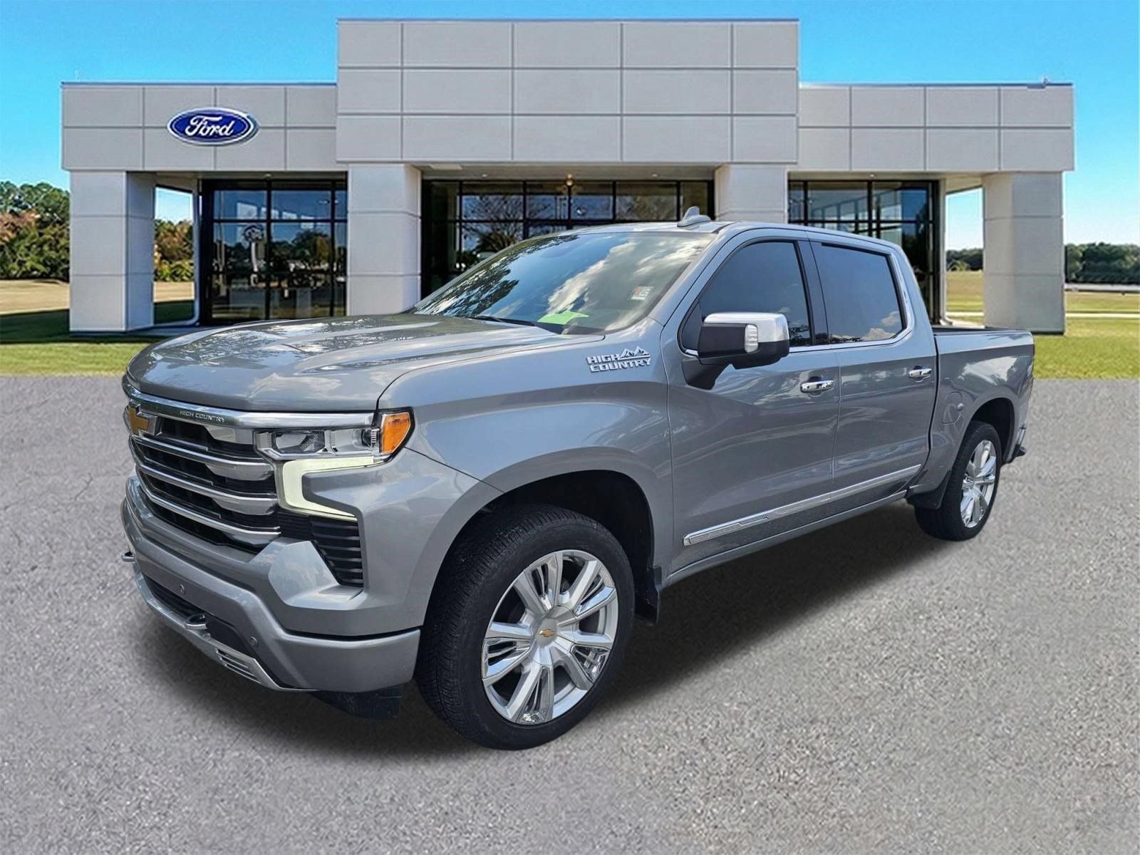 Used 2024 Chevrolet Silverado 1500 High Country w/ Technology Package AWD/4WD image 8