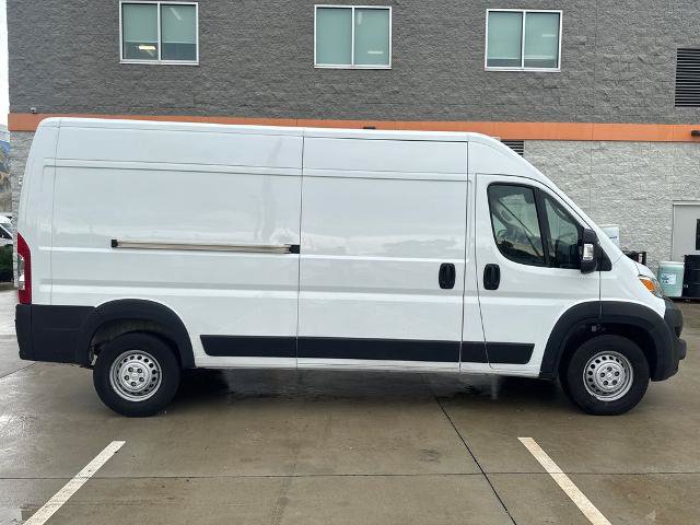 Used 2024 RAM ProMaster 2500 w/ Convenience Group FWD image 2