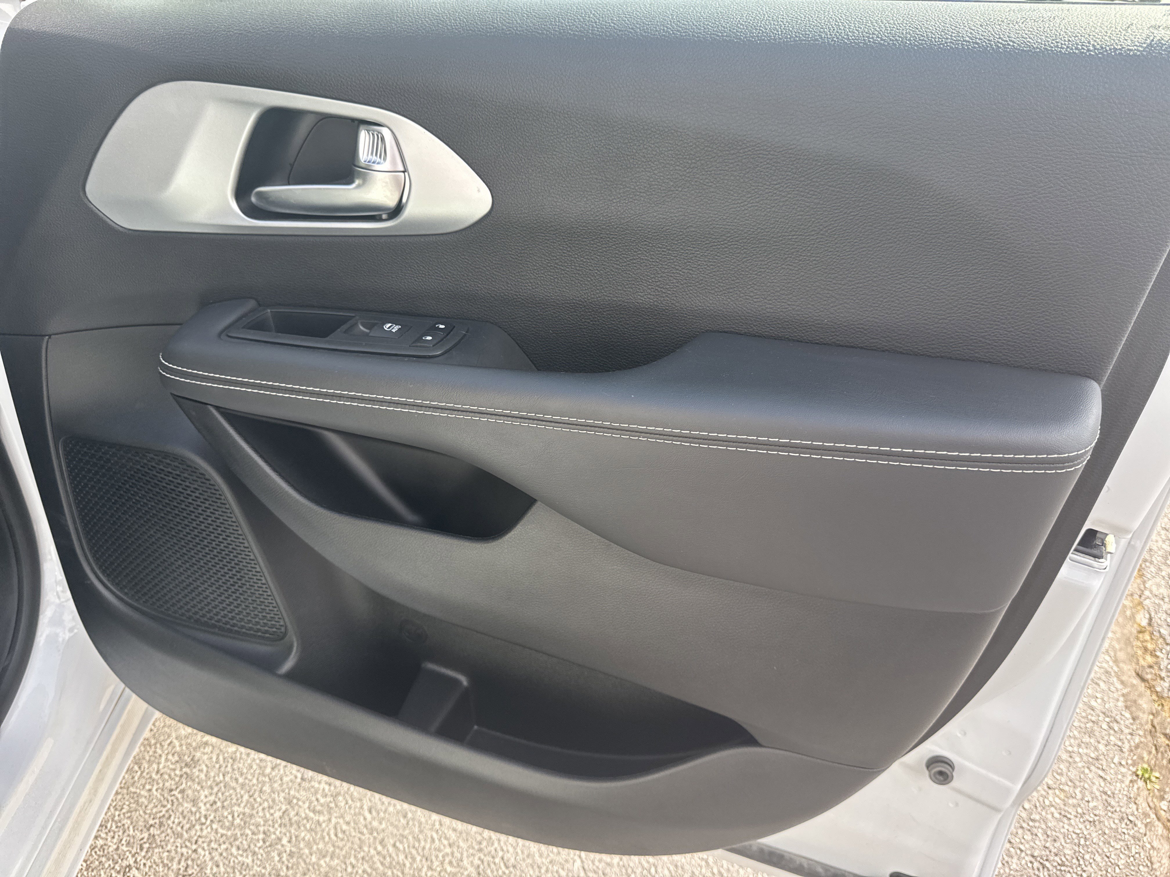 Used 2024 Chrysler Pacifica Touring-L w/ S Appearance Package FWD image 26