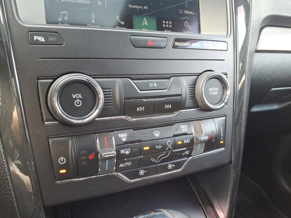 Certified 2019 Ford Explorer XLT w/ Equipment Group 202A image 25