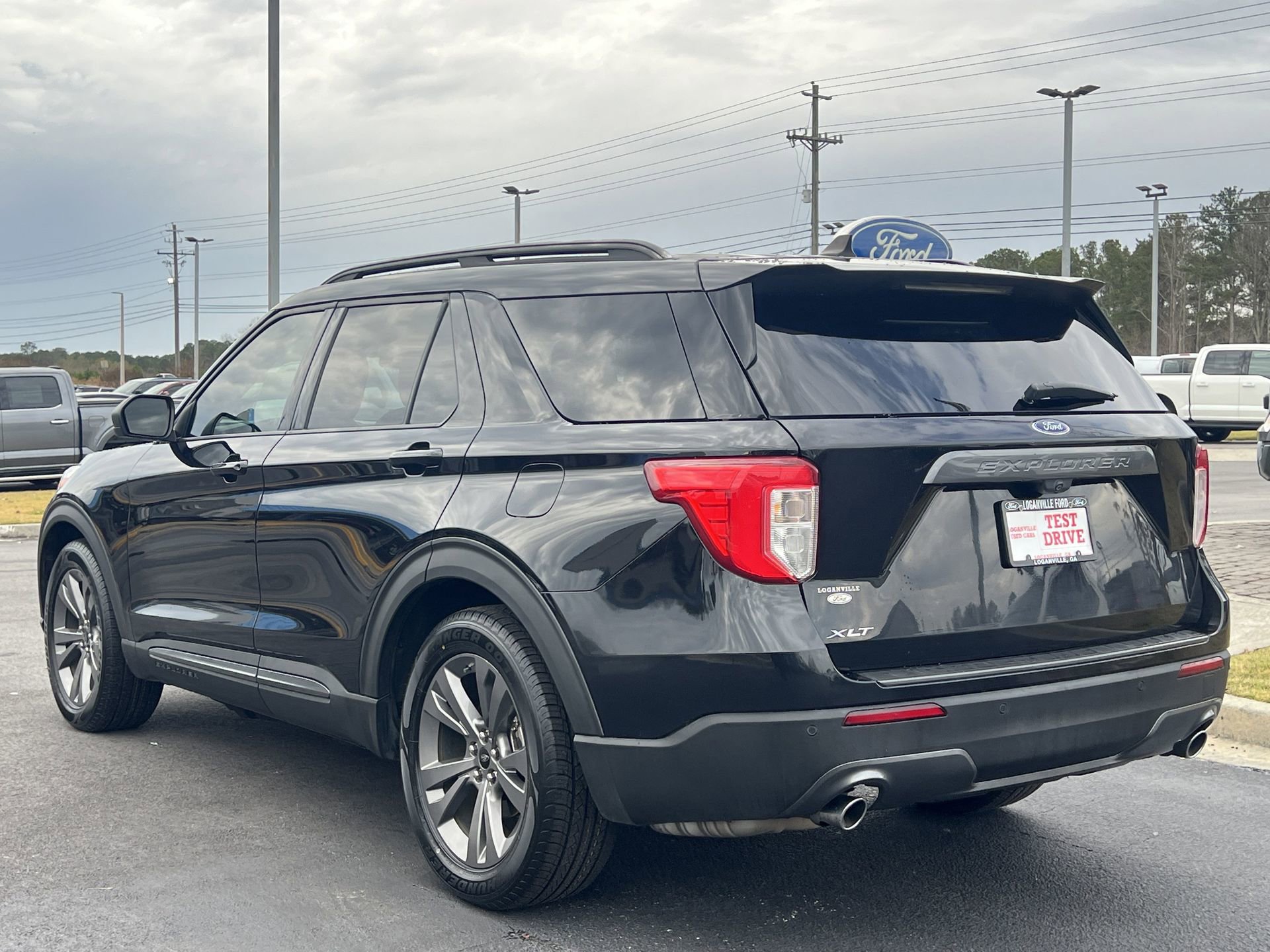 Certified 2021 Ford Explorer XLT w/ Equipment Group 202A image 2