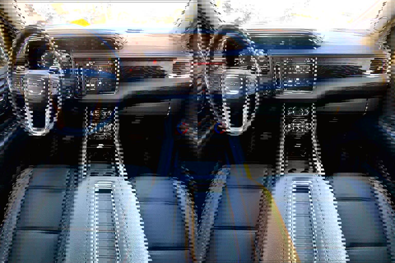 Used 2022 GMC Yukon XL Denali w/ Denali Premium Package image 13