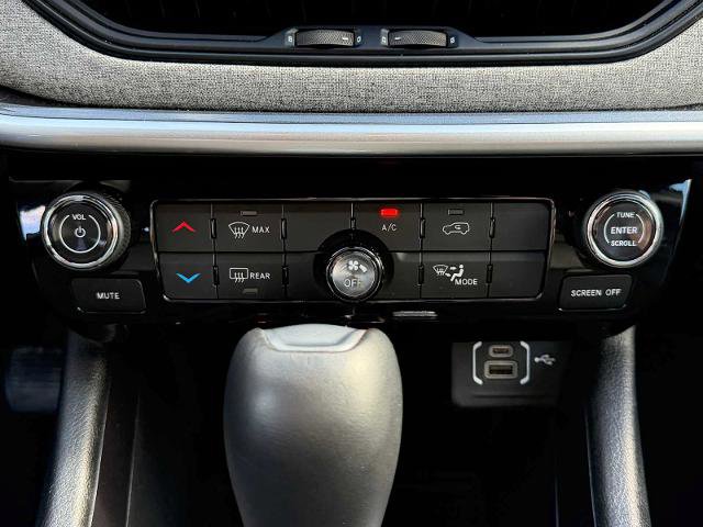 Used 2024 Jeep Compass Latitude AWD/4WD image 15