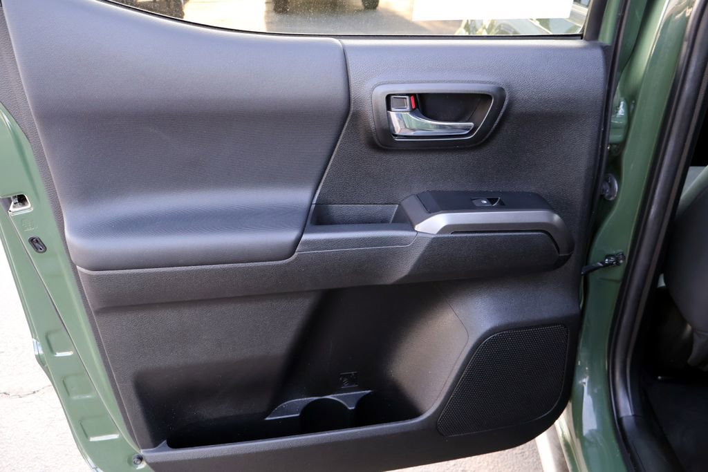 Used 2022 Toyota Tacoma TRD Sport AWD/4WD image 25