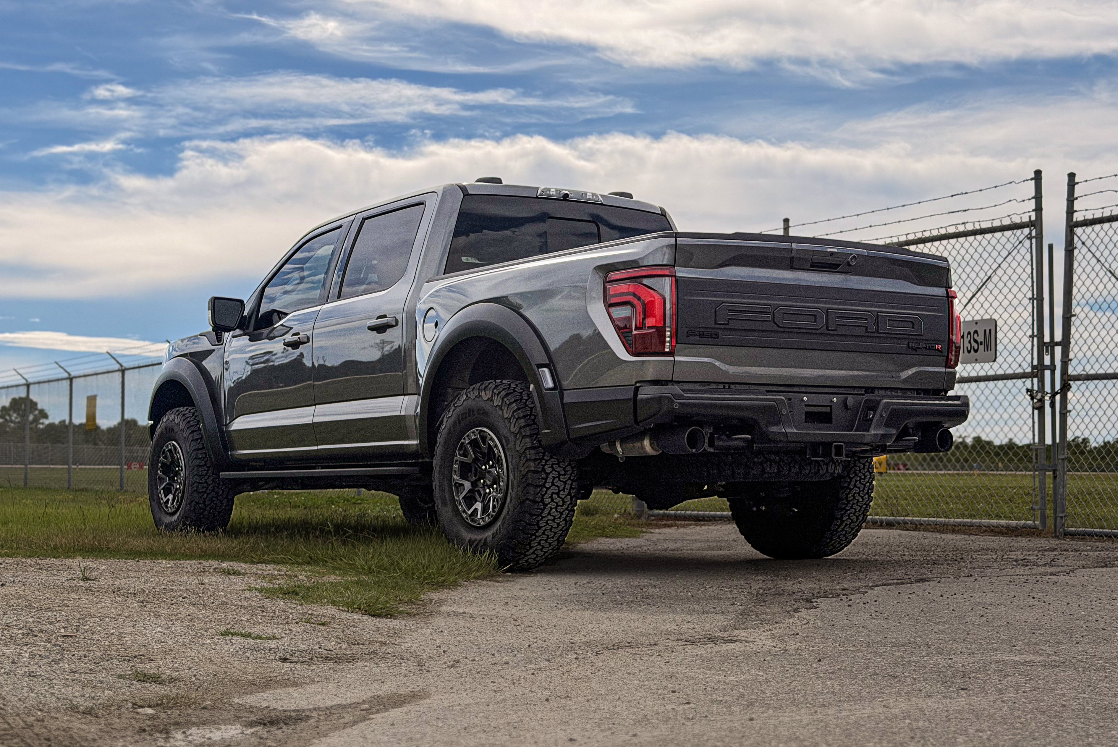 Certified 2025 Ford F150 Raptor w/ Equipment Group 803A Raptor R AWD/4WD image 3