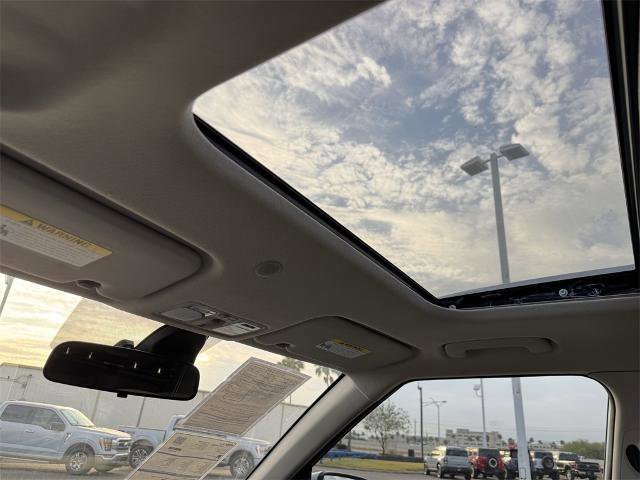 Used 2022 Hyundai Venue SEL w/ Cargo Package image 17