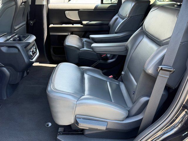 Certified 2025 Ford Expedition Active AWD/4WD image 9