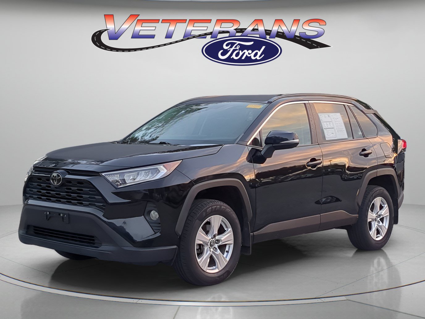 Used 2021 Toyota RAV4 XLE AWD/4WD image 1