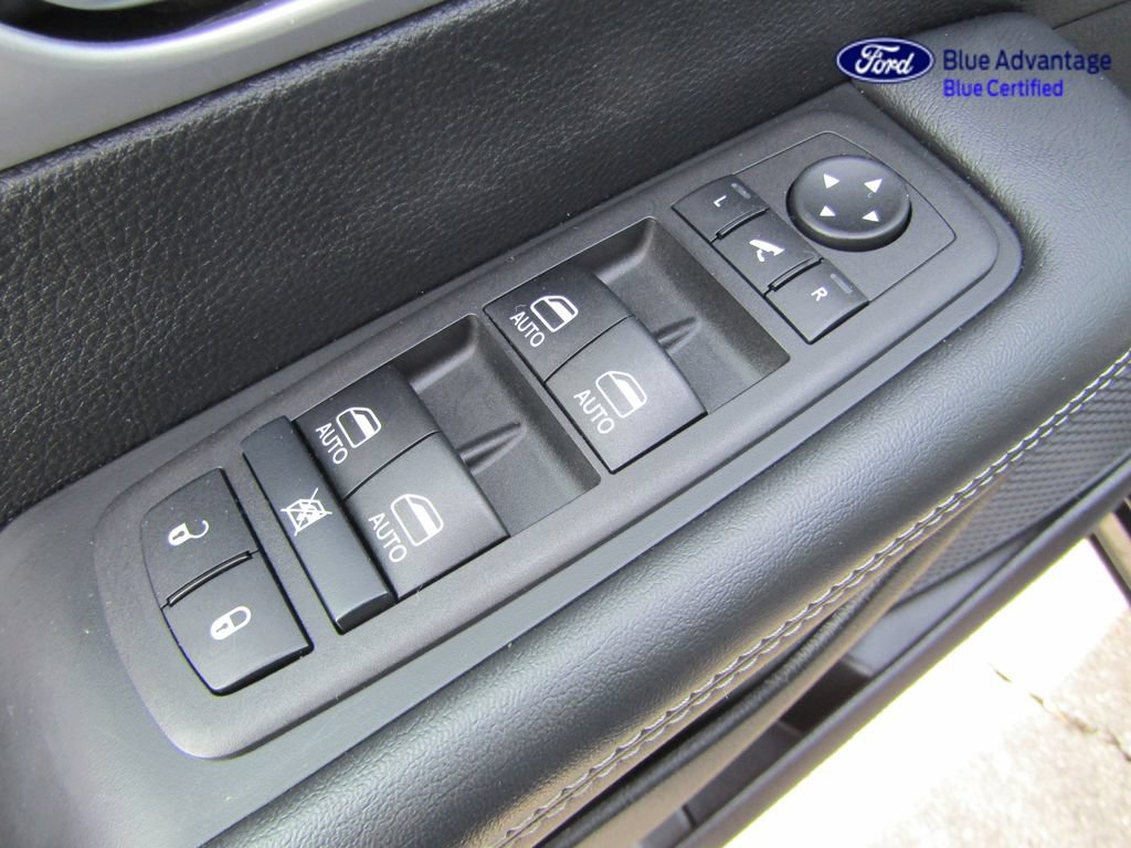 Used 2025 Chrysler Pacifica Limited FWD image 27