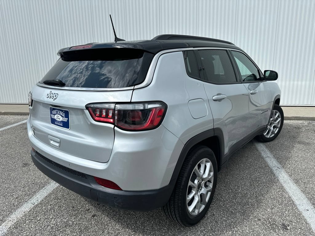 Used 2025 Jeep Compass Limited AWD/4WD image 7