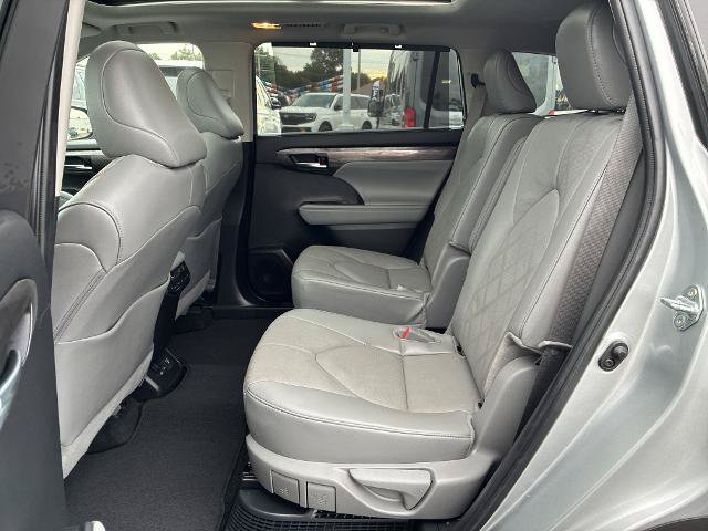 Used 2024 Toyota Highlander Platinum AWD/4WD image 19