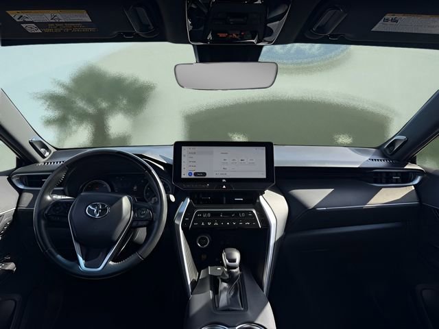 Used 2024 Toyota Venza XLE image 18