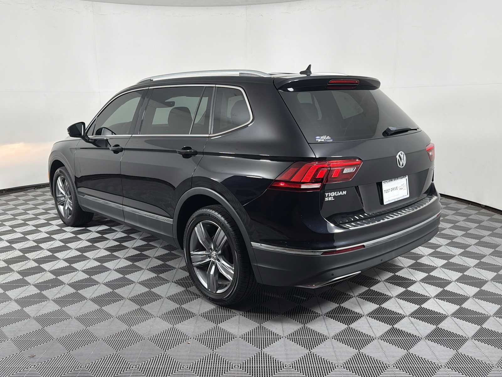 Used 2021 Volkswagen Tiguan SEL AWD/4WD image 9