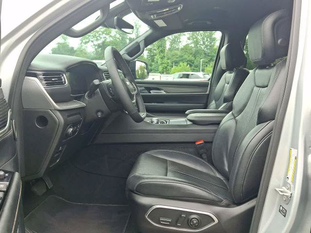 Used 2024 Jeep Wagoneer Series III AWD/4WD image 17