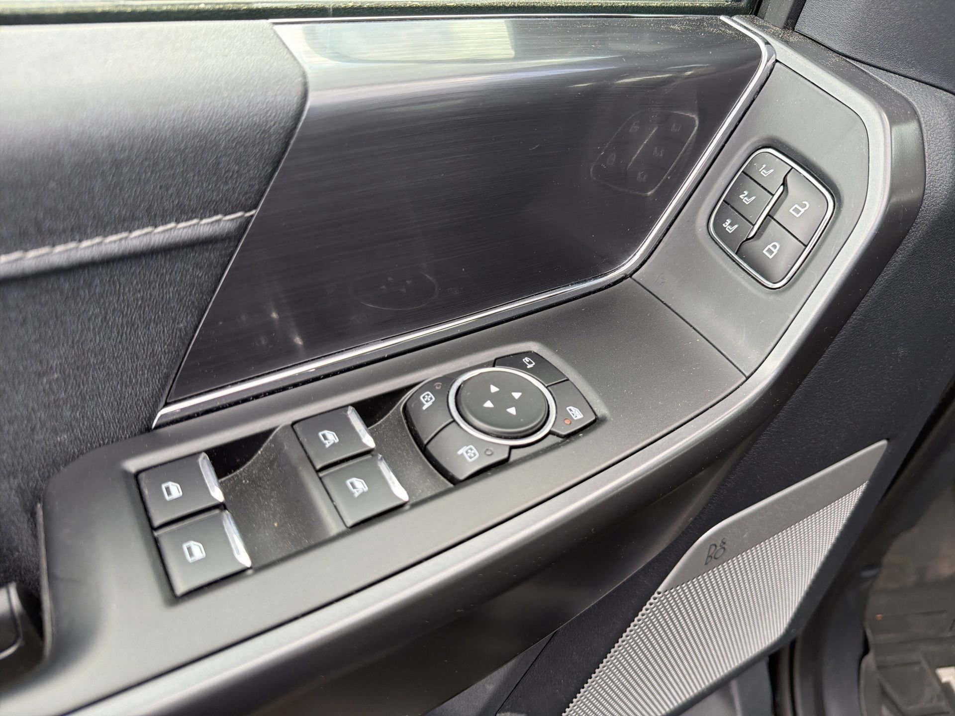 Certified 2025 Ford F150 Lariat w/ Equipment Group 501A Mid image 25