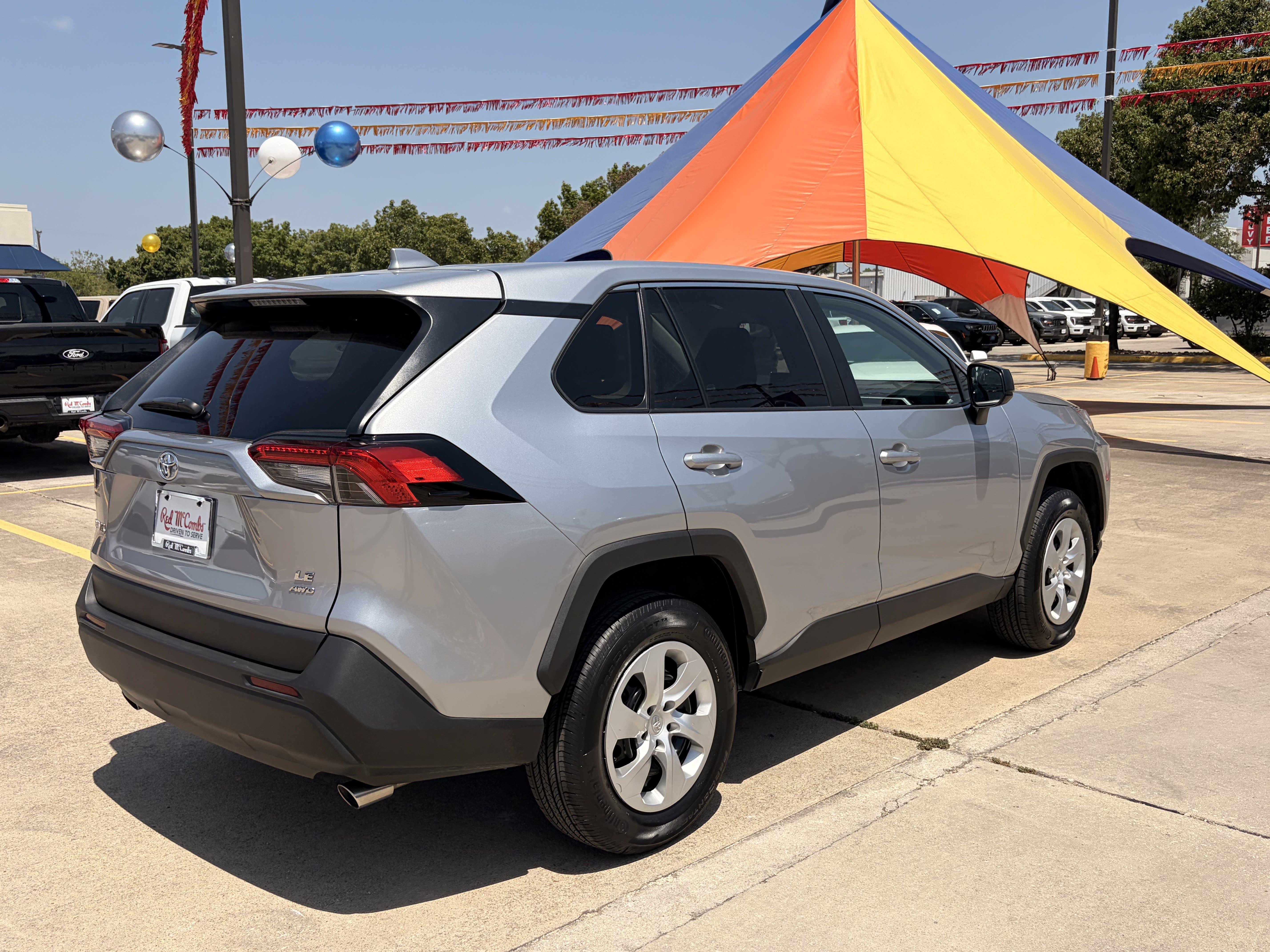 Used 2025 Toyota RAV4 LE AWD/4WD image 4