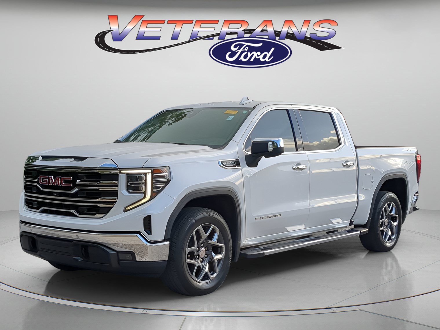 Used 2022 GMC Sierra 1500 SLT w/ SLT Premium Package AWD/4WD image 1