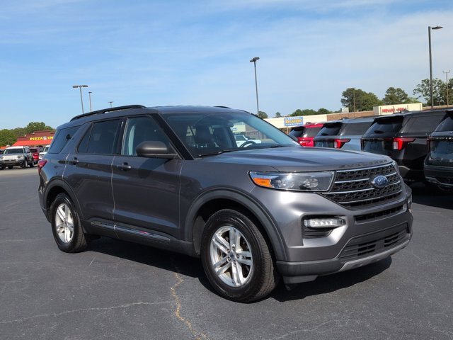 Certified 2022 Ford Explorer XLT w/ Equipment Group 202A RWD image 2