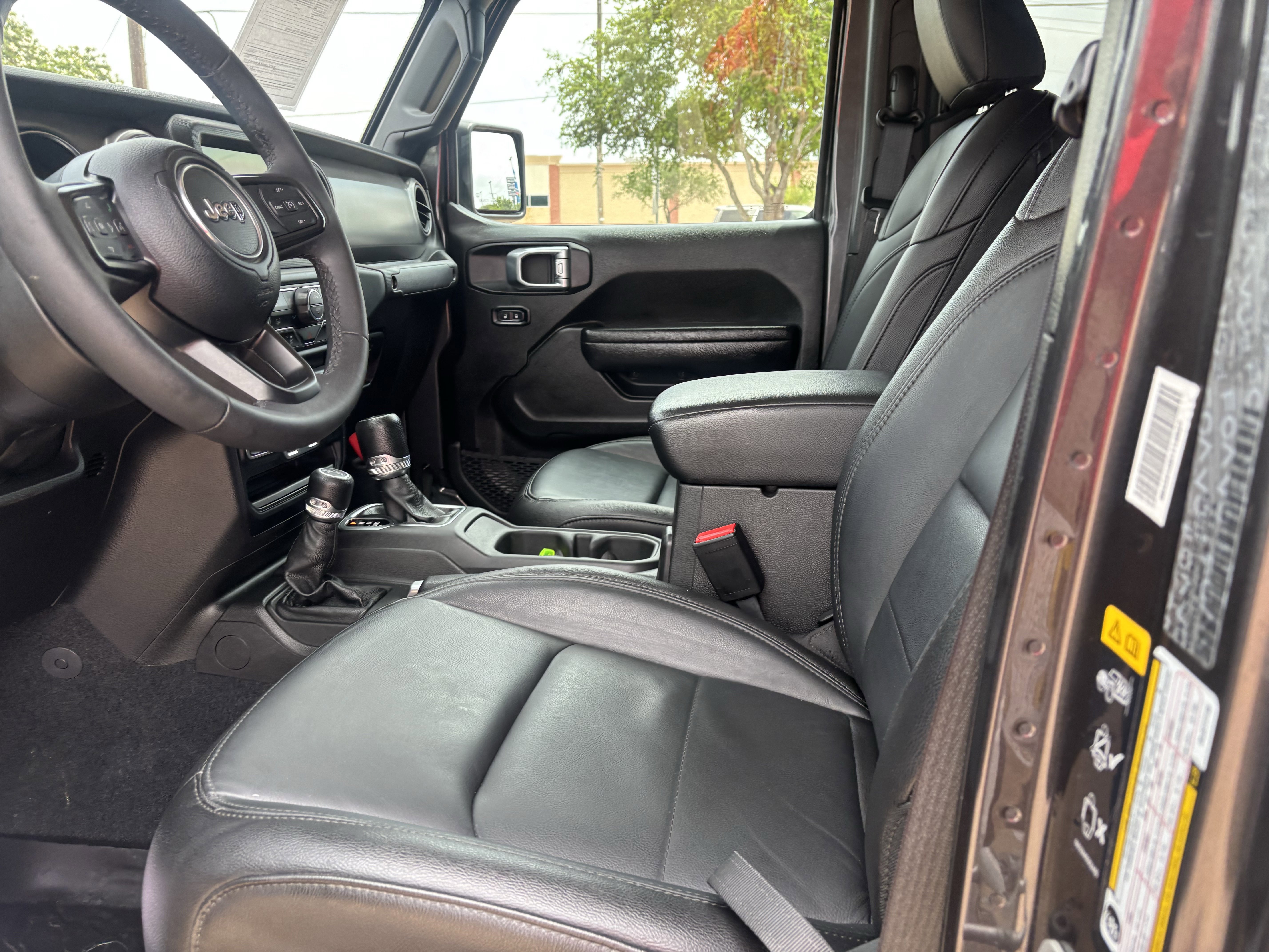 Used 2023 Jeep Gladiator Sport AWD/4WD image 10