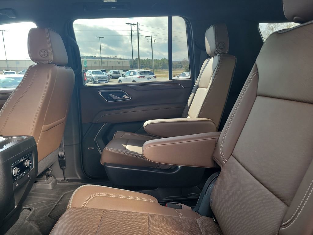 Used 2023 Chevrolet Suburban High Country image 26