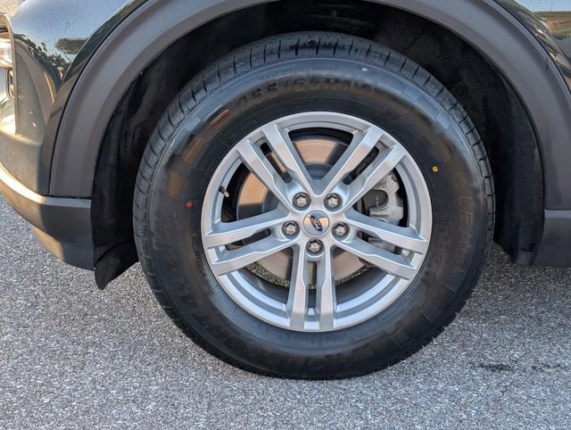 Certified 2022 Ford Explorer XLT w/ Equipment Group 202A image 6