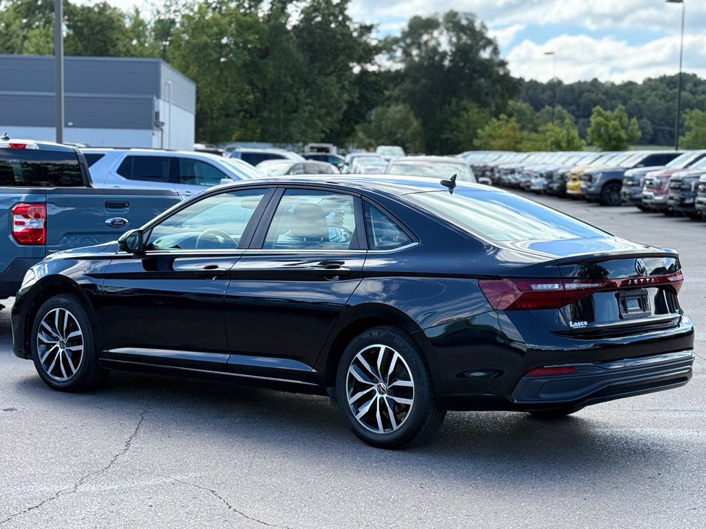 Used 2025 Volkswagen Jetta SE FWD image 32