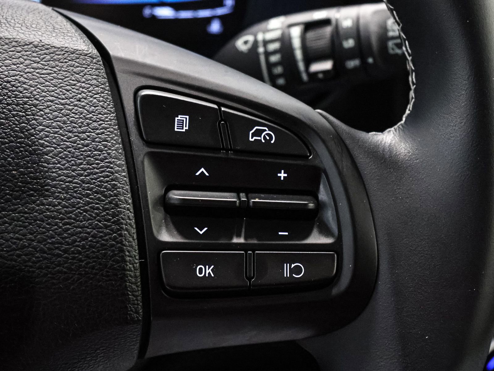 Used 2023 Hyundai Venue Limited w/ Cargo Package image 32