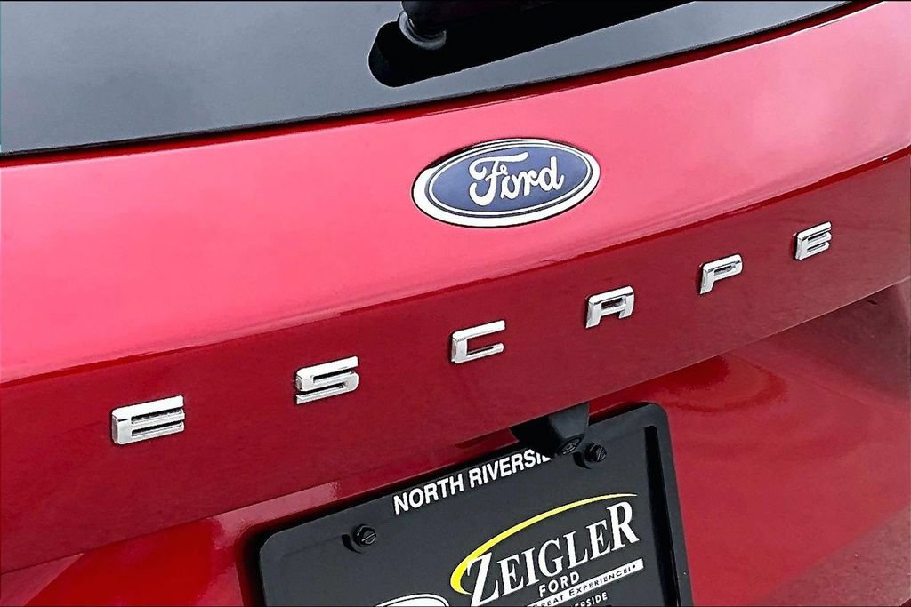 Certified 2025 Ford Escape SE w/ PHEV Premium Package FWD image 8