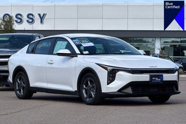 Used 2025 Kia K4 LXS image 1