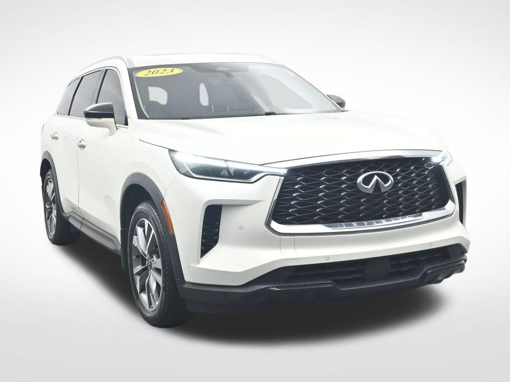 Used 2023 INFINITI QX60 Luxe w/ Performance Audio Package FWD image 3