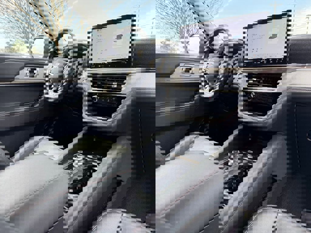 Certified 2025 Ford Explorer Active w/ Active Comfort Package image 23