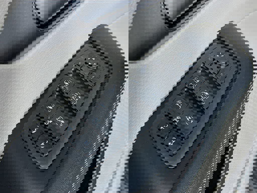 Used 2022 Chrysler Pacifica Touring-L image 28