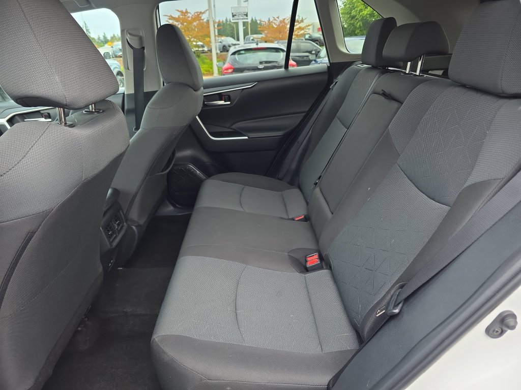 Used 2025 Toyota RAV4 XLE AWD/4WD image 9