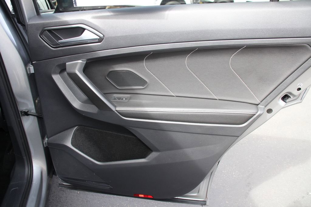 Used 2022 Volkswagen Tiguan SE R-Line FWD image 26