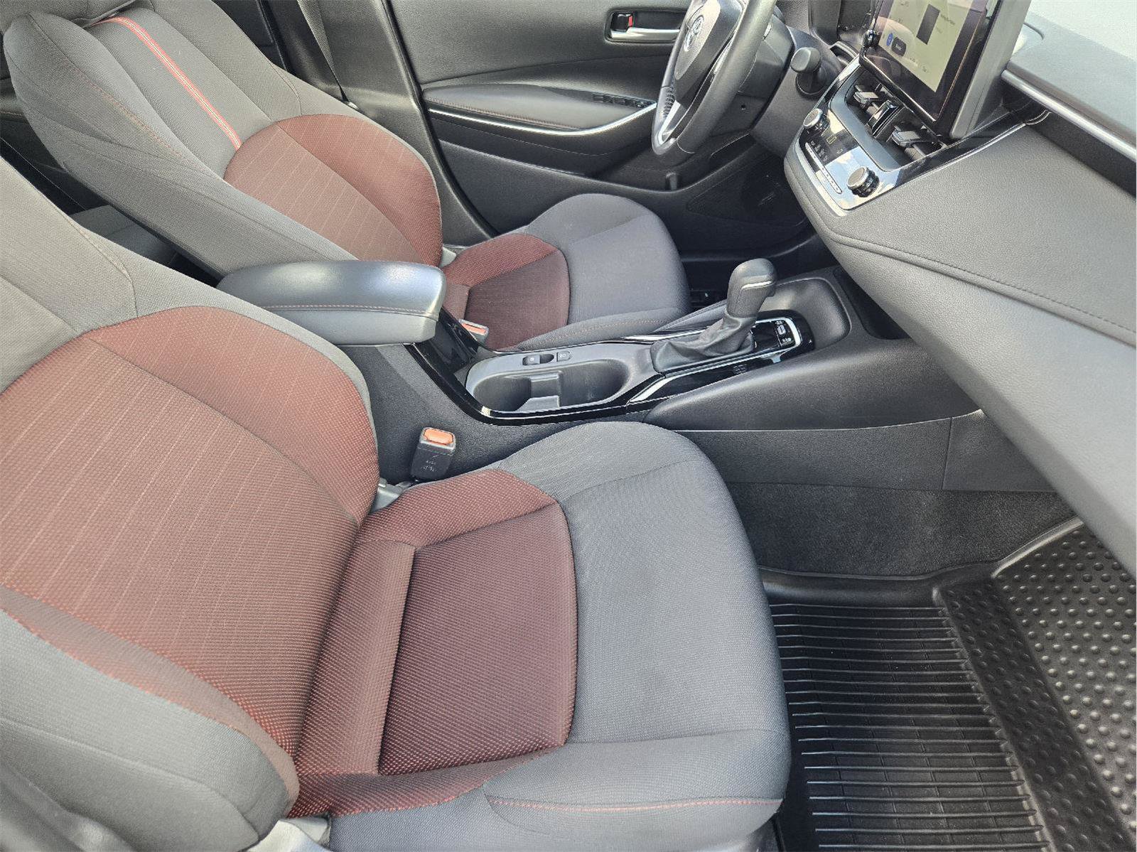 Used 2024 Toyota Corolla SE FWD image 13