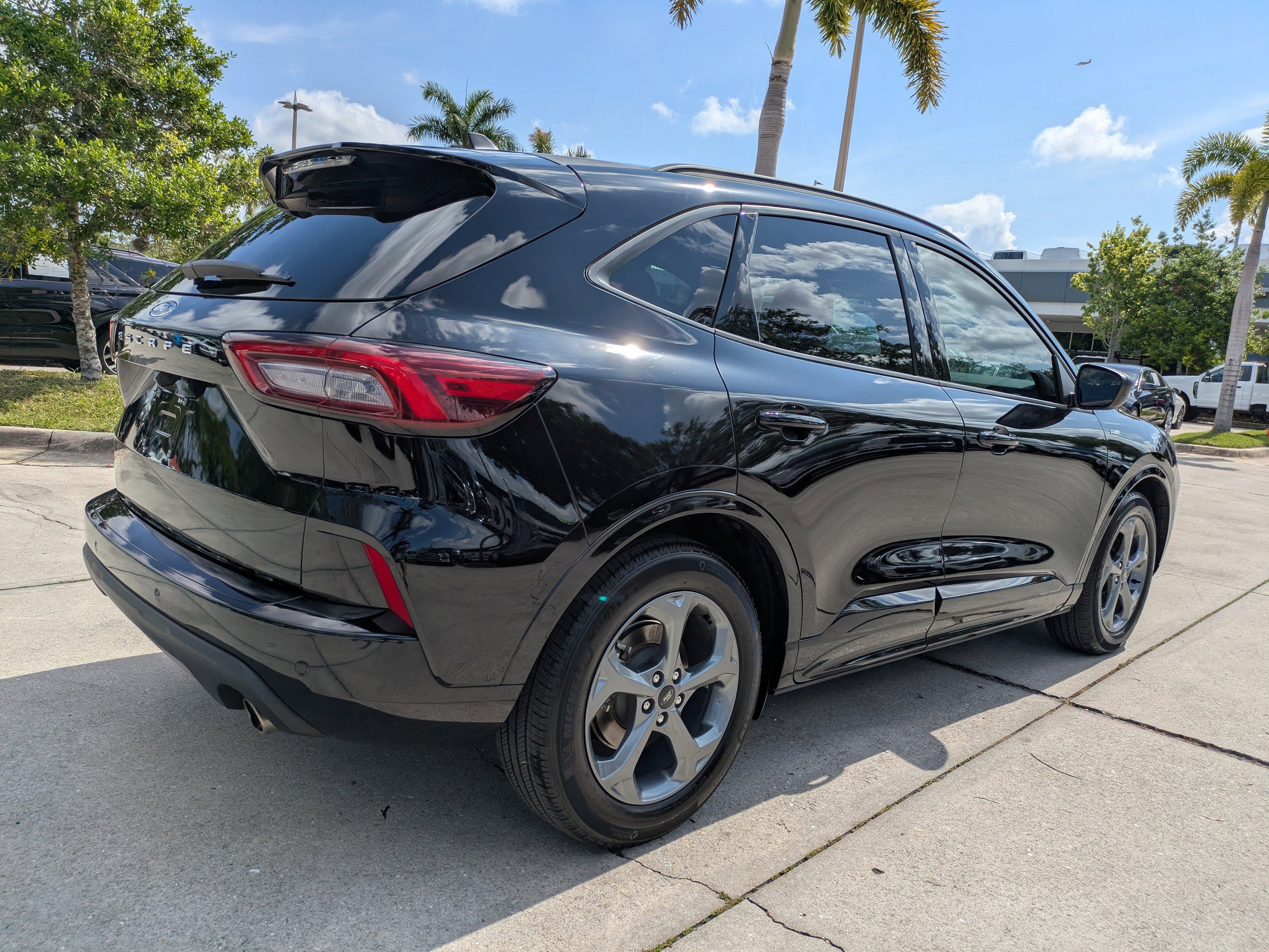 Certified 2023 Ford Escape ST-Line w/ Tech Pack #1 FWD image 4