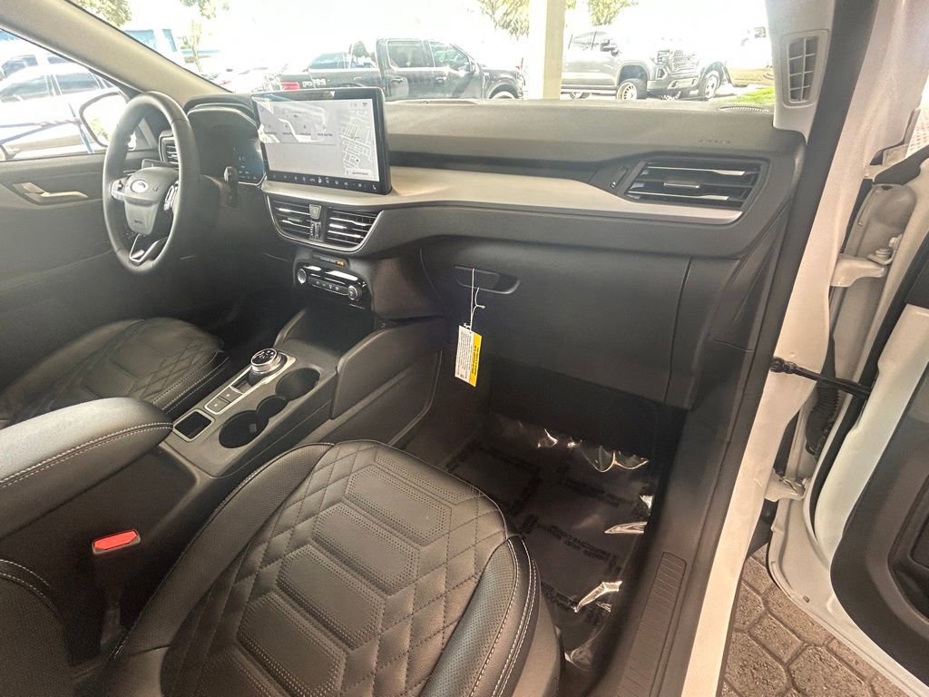 Certified 2024 Ford Escape SE w/ PHEV Premium Package image 28