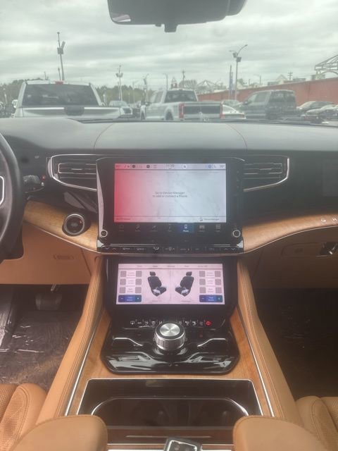 Used 2022 Jeep Grand Wagoneer Series III w/ Rear Seat Video Group 1 image 10