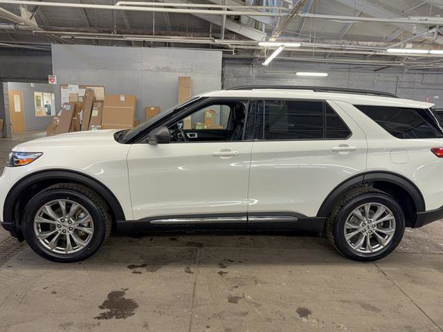 Certified 2022 Ford Explorer XLT w/ Equipment Group 202A image 2