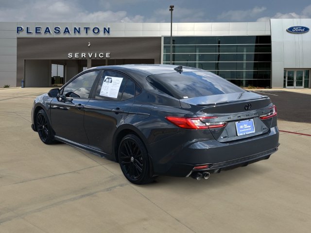 Used 2025 Toyota Camry SE w/ Convenience Package FWD image 3