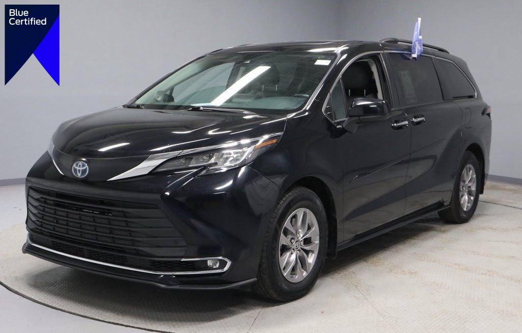 Used 2022 Toyota Sienna XLE w/ XLE Plus Package image 1