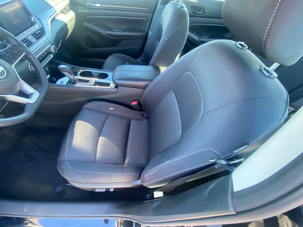 Used 2024 Nissan Altima 2.5 SV FWD image 21