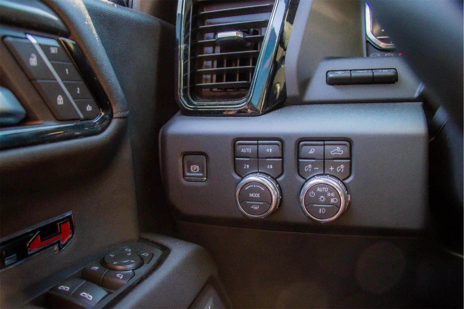 Used 2025 GMC Sierra 1500 AT4 w/ AT4 Premium Package AWD/4WD image 20
