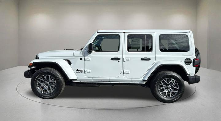 Used 2026 Jeep Wrangler Unlimited Sahara AWD/4WD image 5